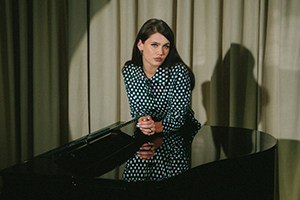 Capitol Records: Sienna Spiro, 2026 (Thumbnail)